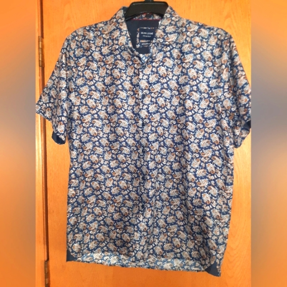 Mens size XXL,  Silver Stone casual shirt